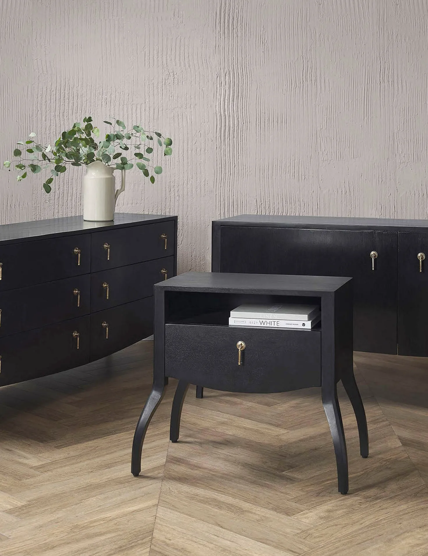 Anabella Dresser