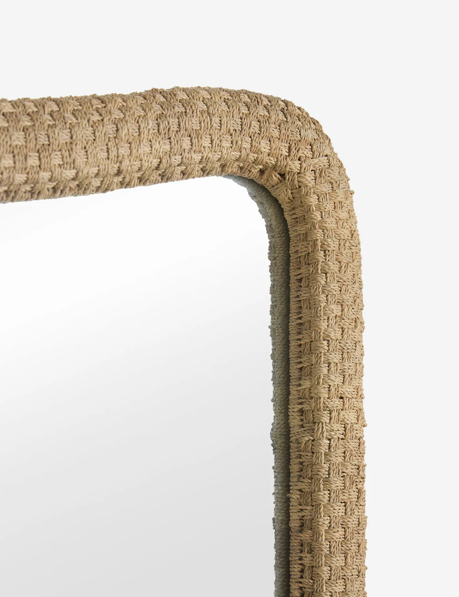 Anora Mirror