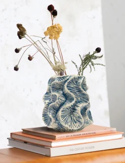 Anwen Vase