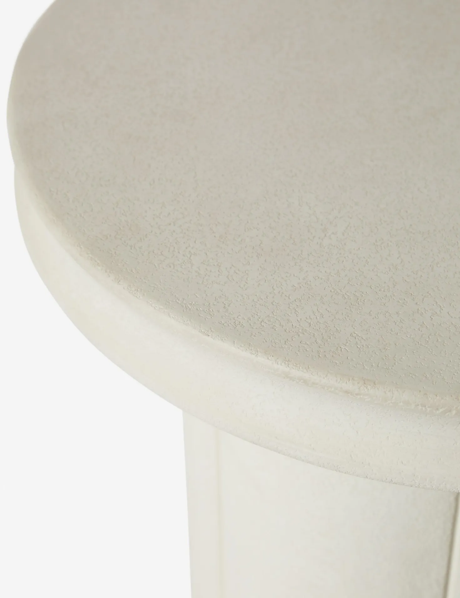 Apel Indoor / Outdoor Round Side Table
