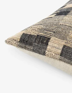 Carola Pillow