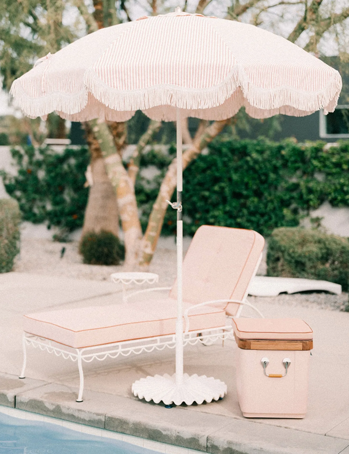 Clamshell Umbrella Base by Business & Pleasure Co.
