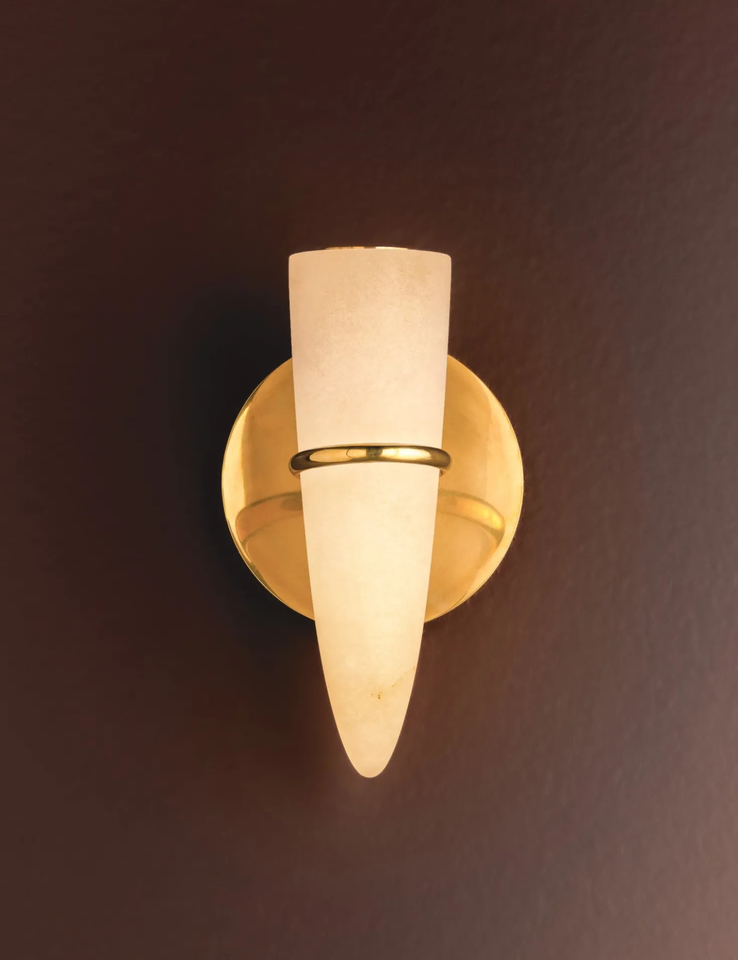 Dakari Sconce