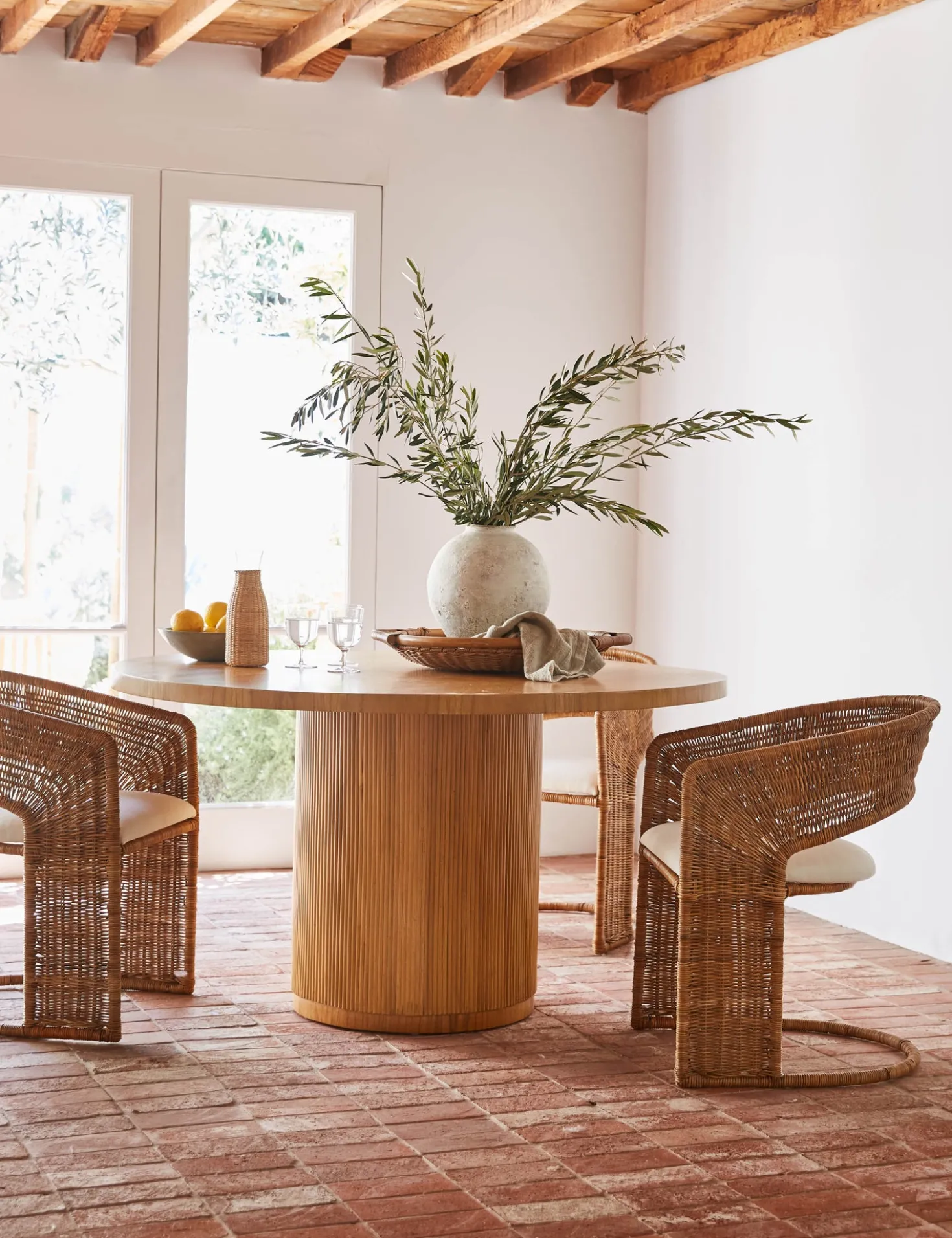 Elvia Round Dining Table