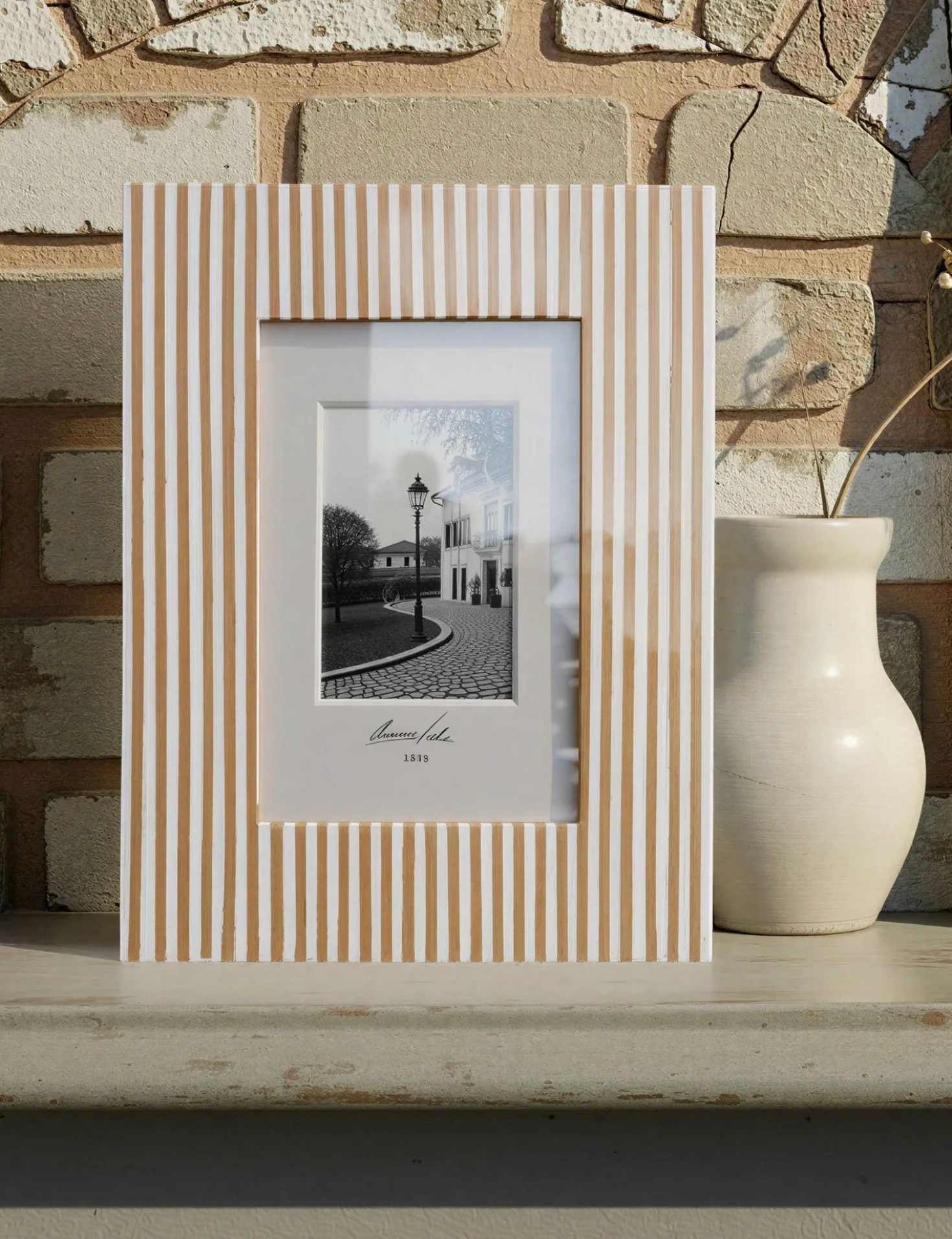 Izara Picture Frame