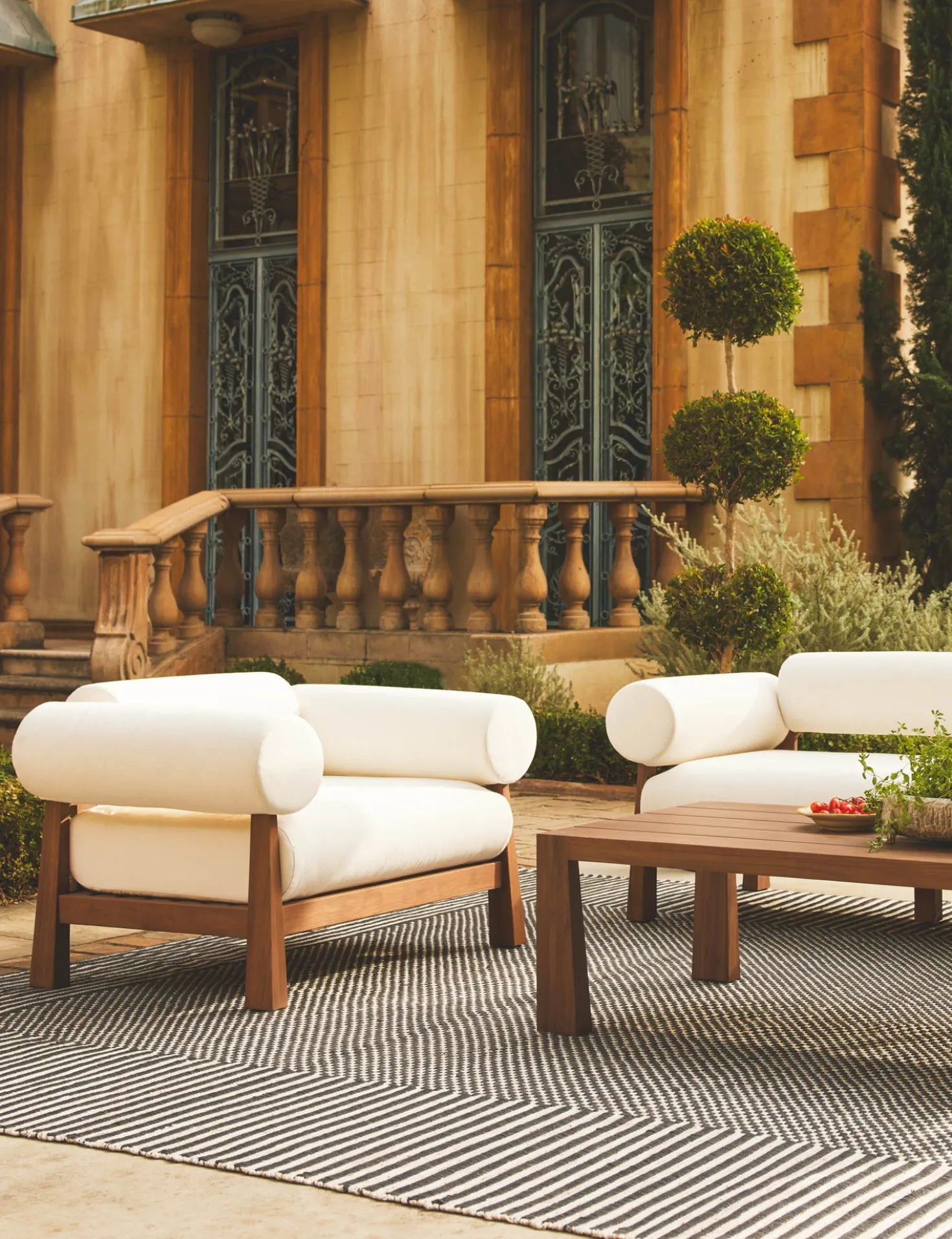 Lavinia Handwoven Indoor / Outdoor Rug