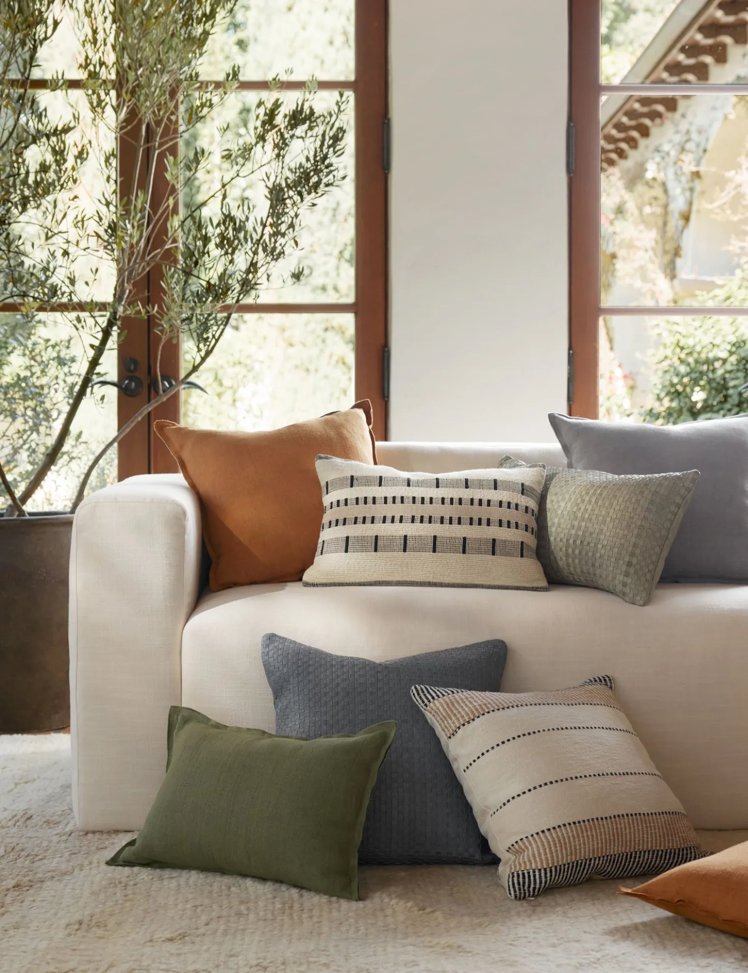 Magena Pillow