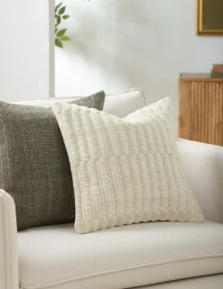 Mendia Pillow