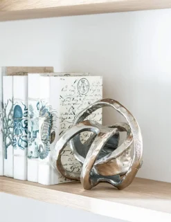 Metal Knot by Regina Andrew