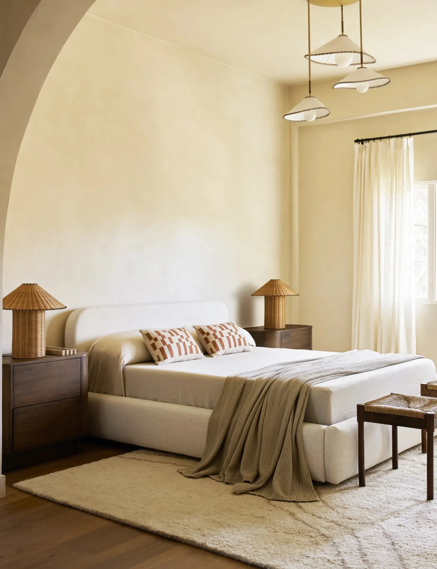 Nabiha Platform Bed