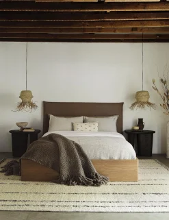 Nia Bed