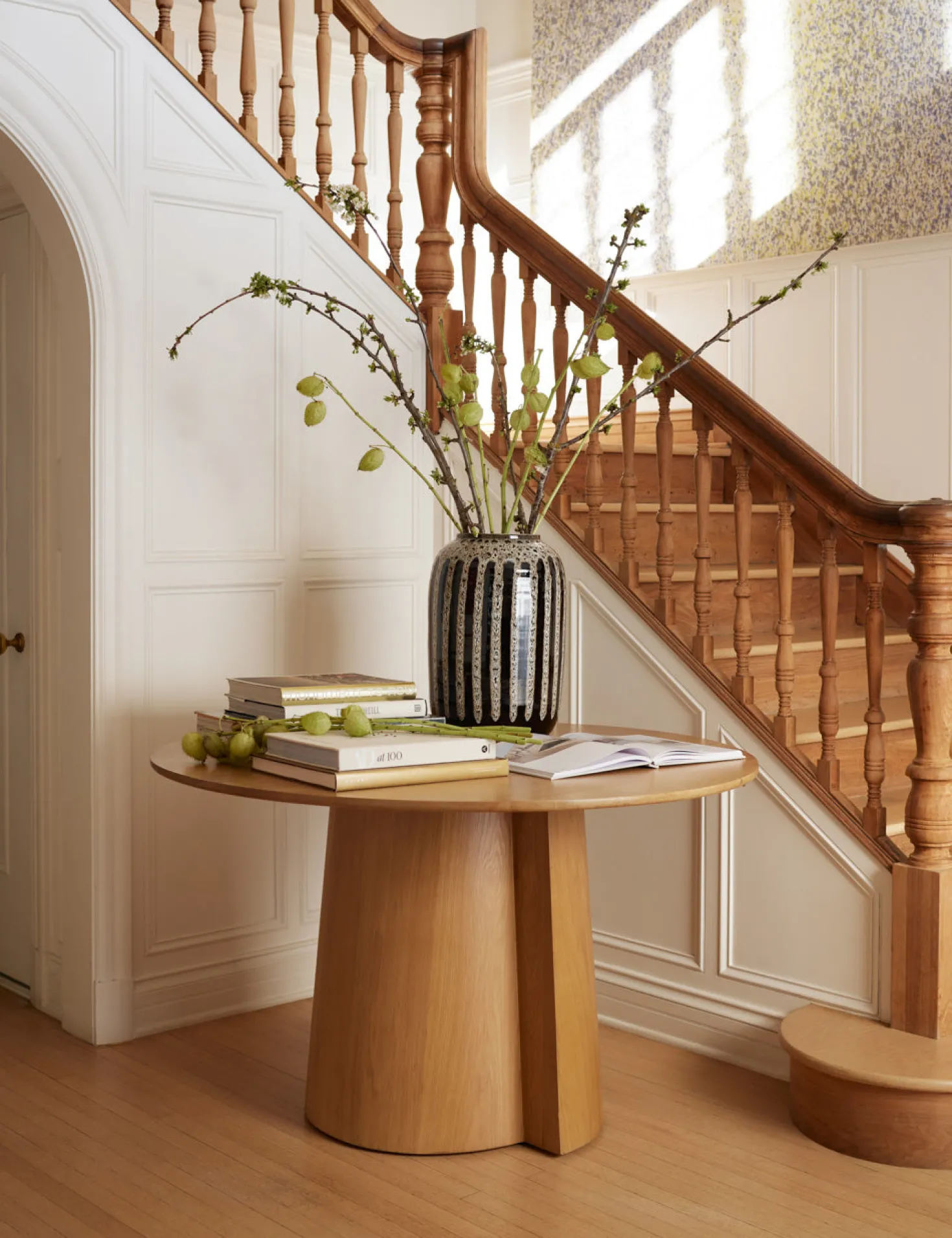 Pau Round Dining Table