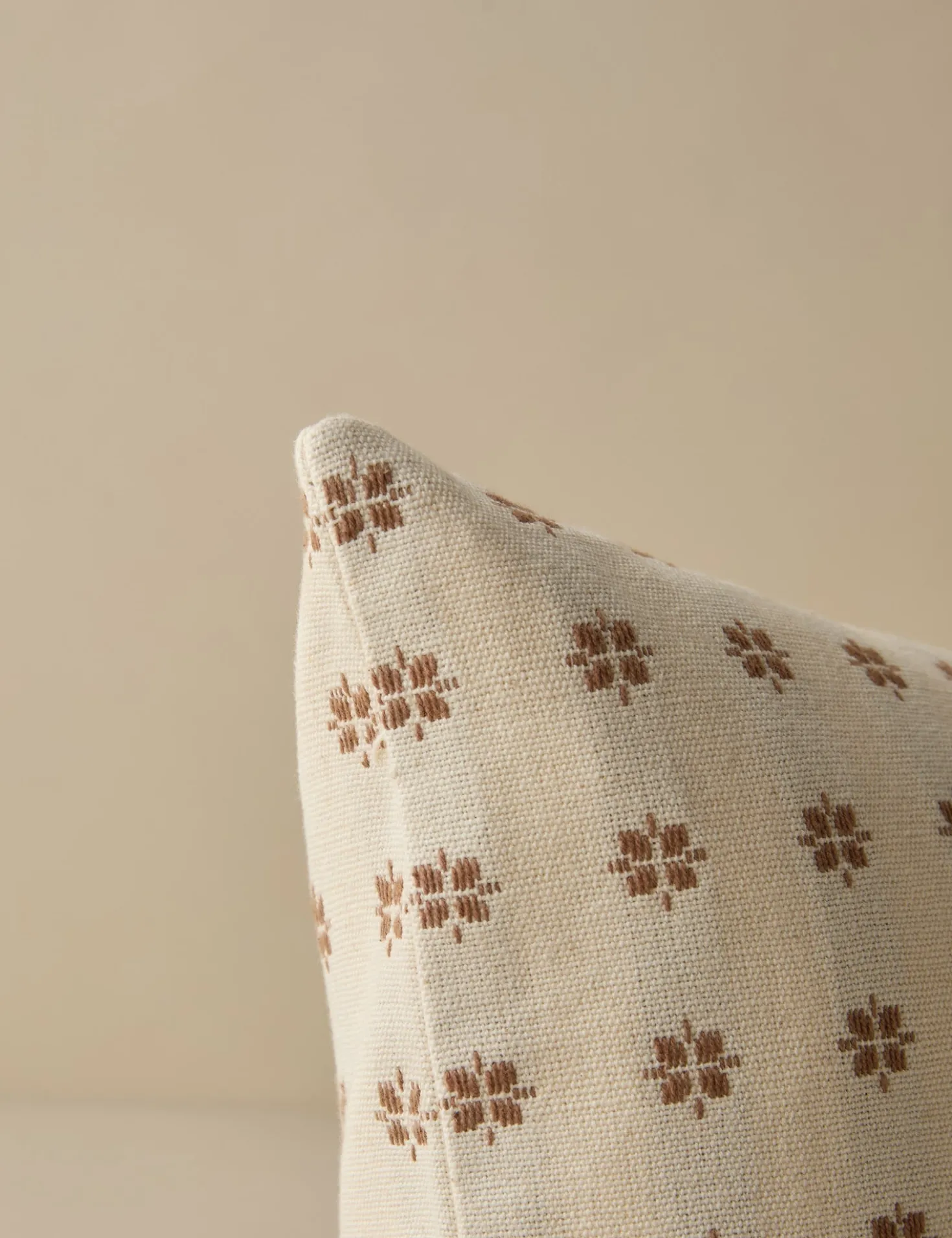 Viveka Pillow